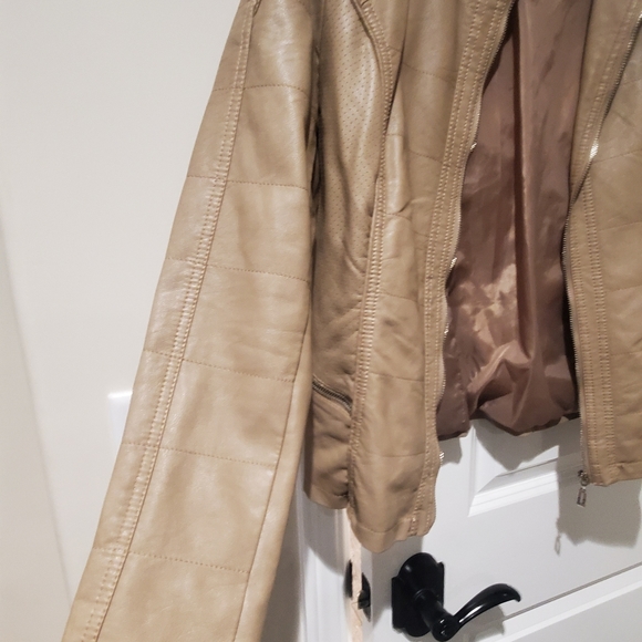 Jacket - Picture 4 of 6